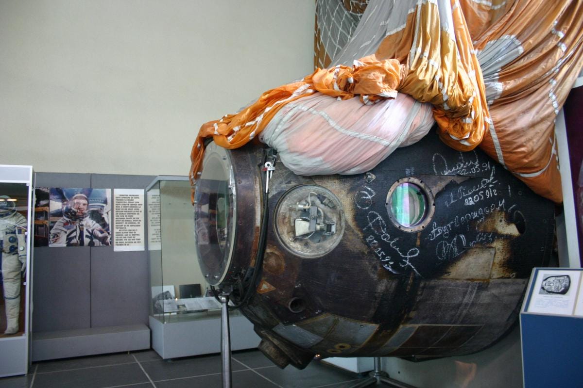 Capsula nava Soiuz 40 expusă la Muzeul Național Militar București foto revista historia